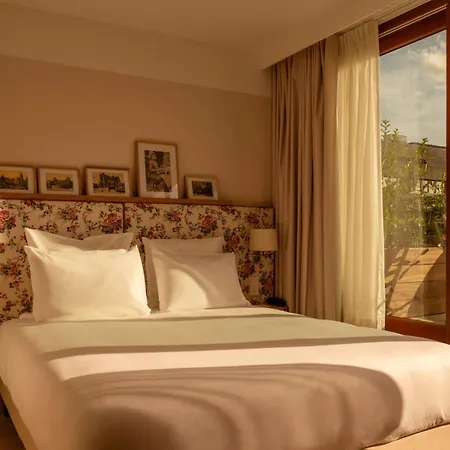 9hotel Chelton