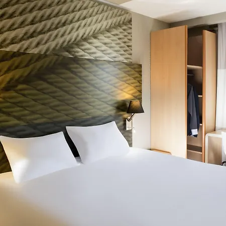 מלון Ibis Centre 3*