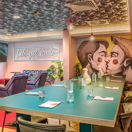 Centre Louise מלון 3*