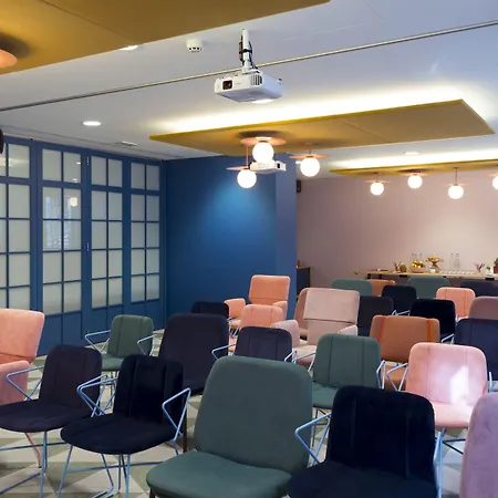 Centre Louise 호텔 3*