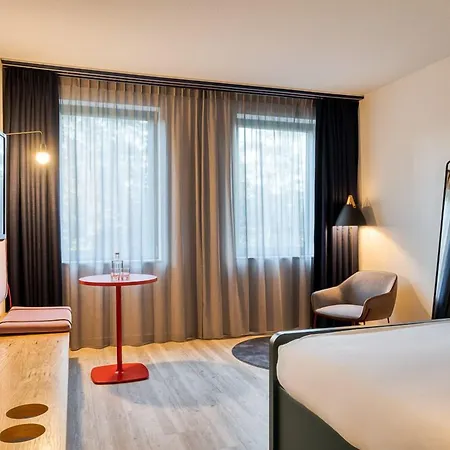 מלון Centre Louise 3*