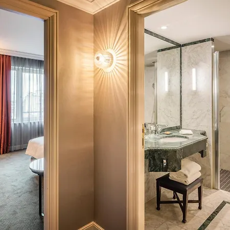 Hilton Grand Place Hotel 4*