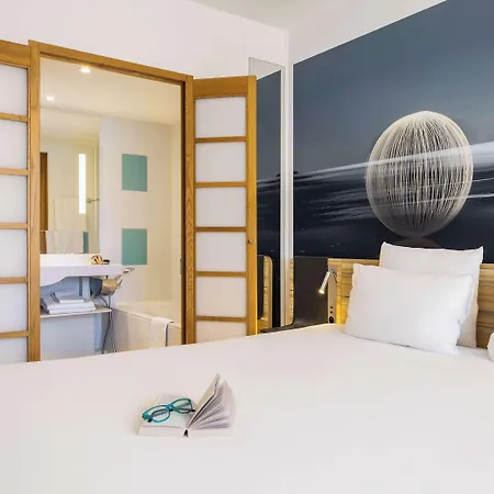 Novotel Off Grand Place Отель Брюссель