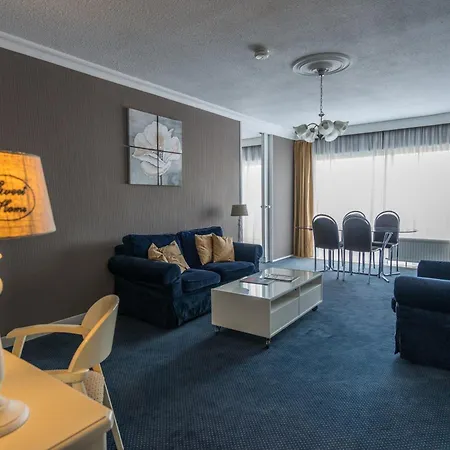 فيرست يوروفلات فندق 4*