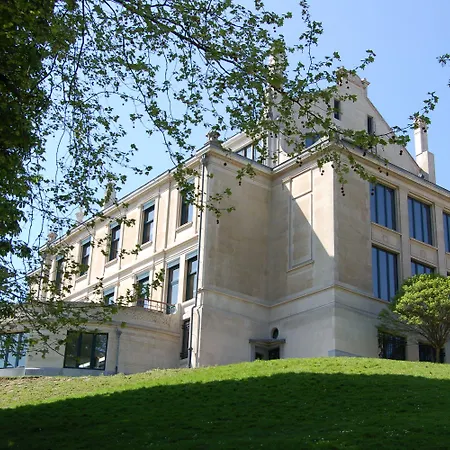 فيرست يوروفلات فندق 4*