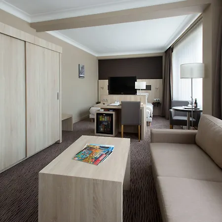 Western Royal Centre Hotel 3*
