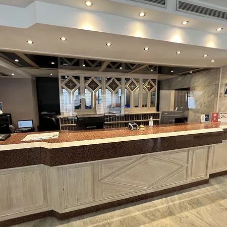 מלון Western Royal Centre 3*