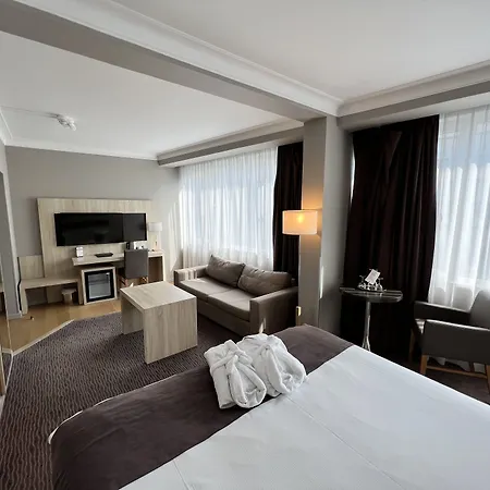 מלון Western Royal Centre 3*