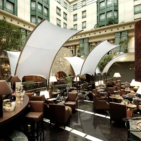 Radisson Collection Grand Place ホテル 5*