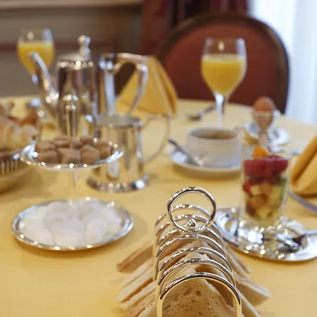 르 플라자 호텔 5*