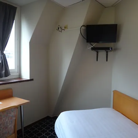Safestay Grand Place 3*