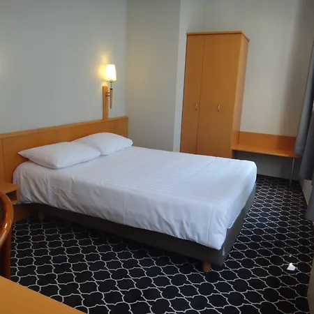 Safestay Grand Place 3*