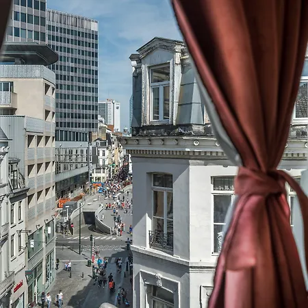 Safestay Grand Place Hotel