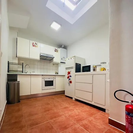 Modern & Comfortable Center Oasis~king Bed ! Lägenhet