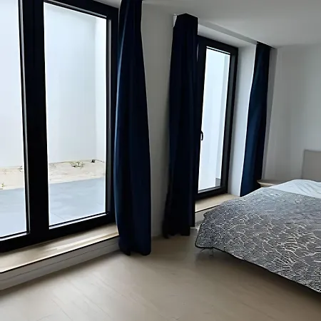 With Ensuite And Garden Гостевой дом Брюссель