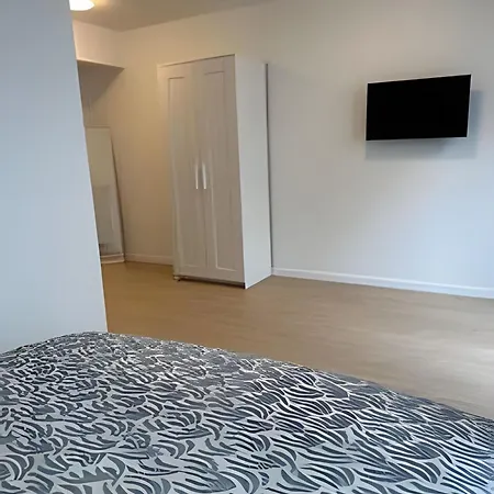 With Ensuite And Garden * Brüsszel