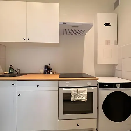 Comfortable 10 Min From Midi Station And 15 Min From Center