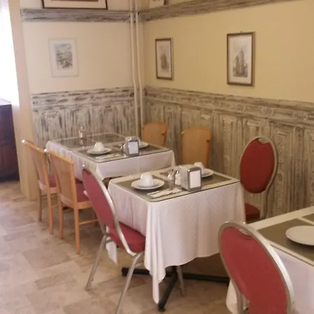 Queen Mary Hotel 3*