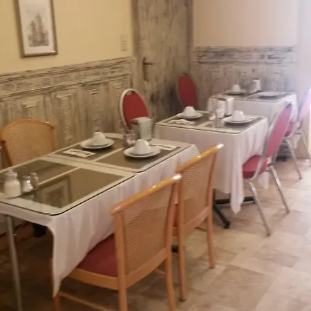 Queen Mary Hotel 3*