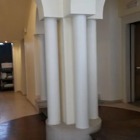 Hotell Queen Mary 3*