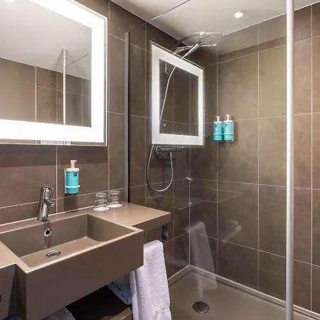 מלון Novotel Centre 4*
