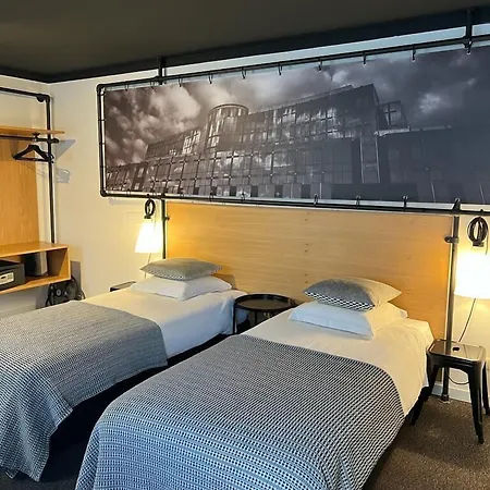 Zoom Hotel