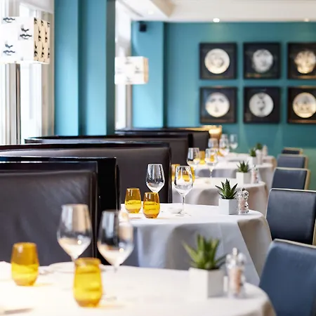 Hotell Amigo, A Rocco