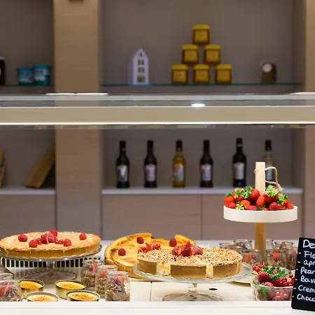 Courtyard By Marriott Hotel 4*