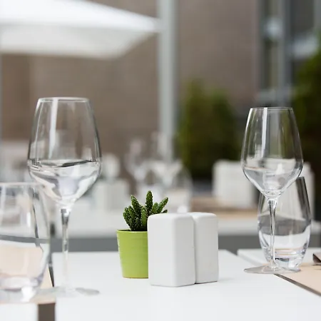 מלון Courtyard By Marriott 4*