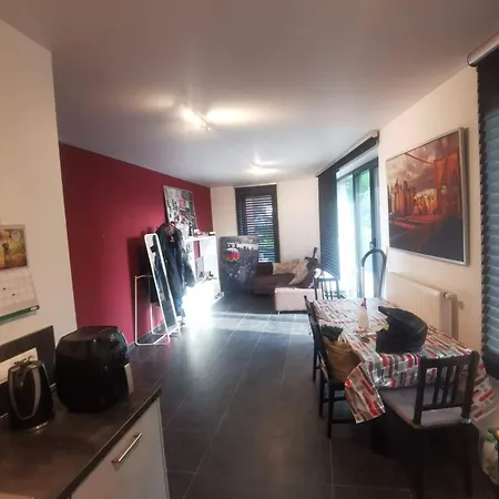 Collocation En Metro Erasme Salle De Bain Et Toilettes A Partage منزل للإقامة