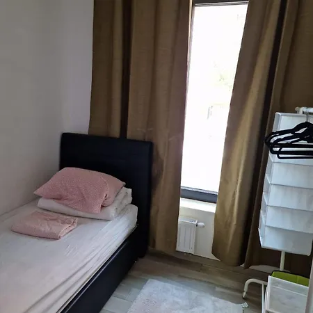 منزل للإقامة Collocation En Metro Erasme Salle De Bain Et Toilettes A Partage