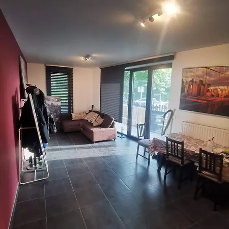 Collocation En Metro Erasme Salle De Bain Et Toilettes A Partage منزل للإقامة