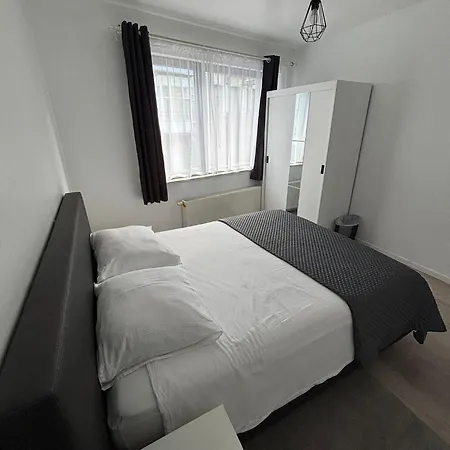 Stylish, Modern & Spacious In 아파트 브뤼셀
