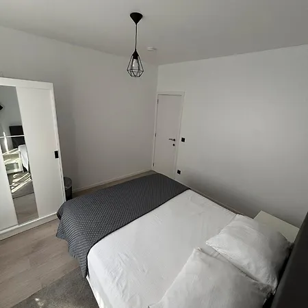 Stylish, Modern & Spacious In Βρυξέλλες