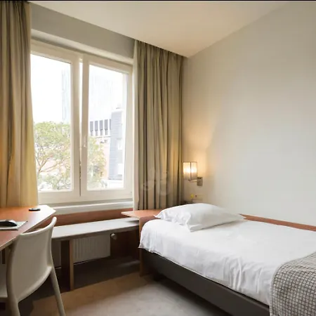 ドゥ コングレス 3* ブリュッセル