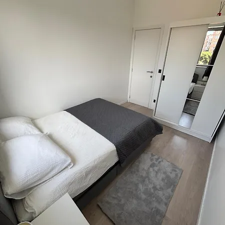 Stylish, Modern & Spacious In דירה *