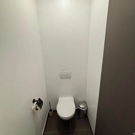 דירה Stylish, Modern & Spacious In *
