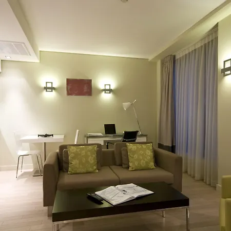 B-aparthotel Grand Place 4*