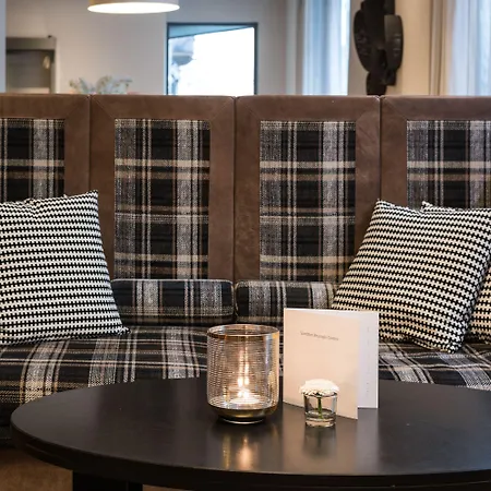 Hotel Pillows Centre 4*