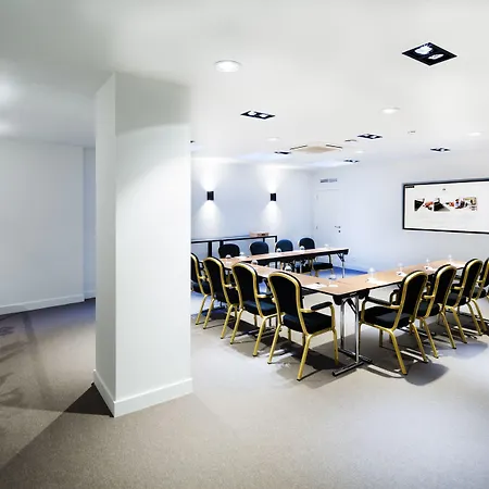 Отель Pillows Centre 4*