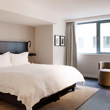 Pillows Centre 4*