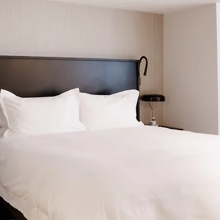 Pillows Centre Отель 4*
