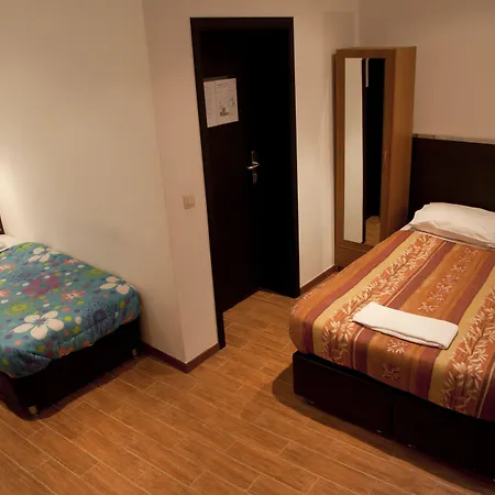 Hotel Barry 2*