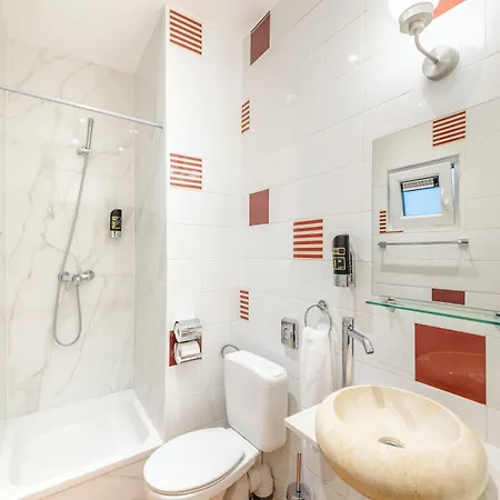 Barry Hotel 2*