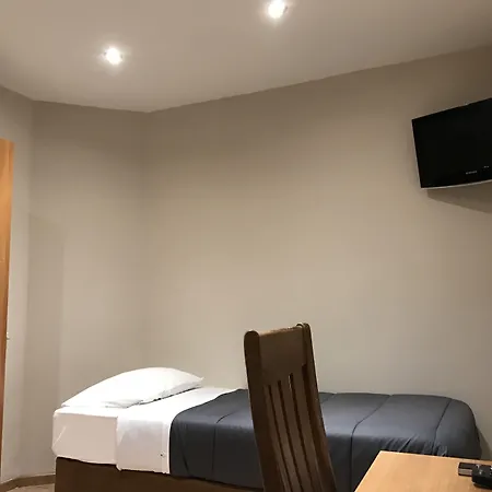 Royal Hotel *