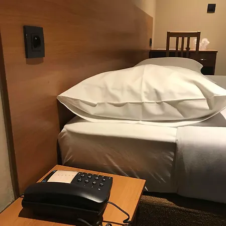 Royal Hotel *