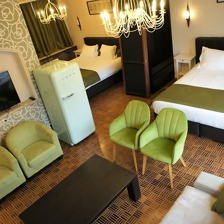 جيه آند آر سيتي * بروكسل