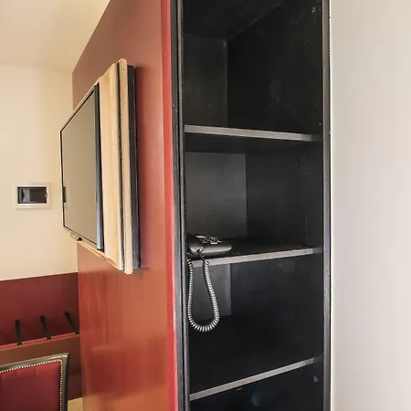 Agora Grand Place Hotel 3*