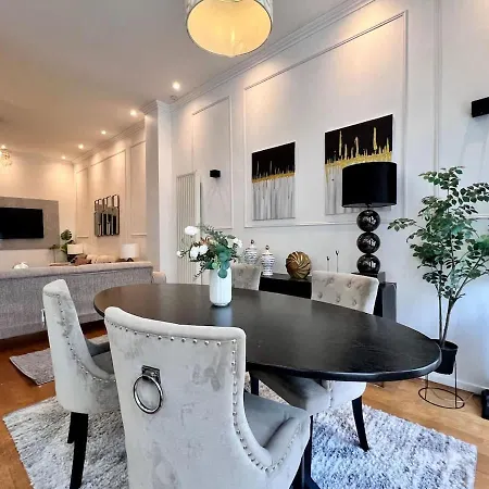Spacious Family For 9 Near Midi Station *