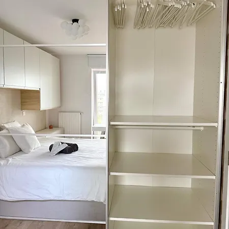 Cosy Flat For 2pers 5 Min From Gare Du Midi By Transport Lägenhet